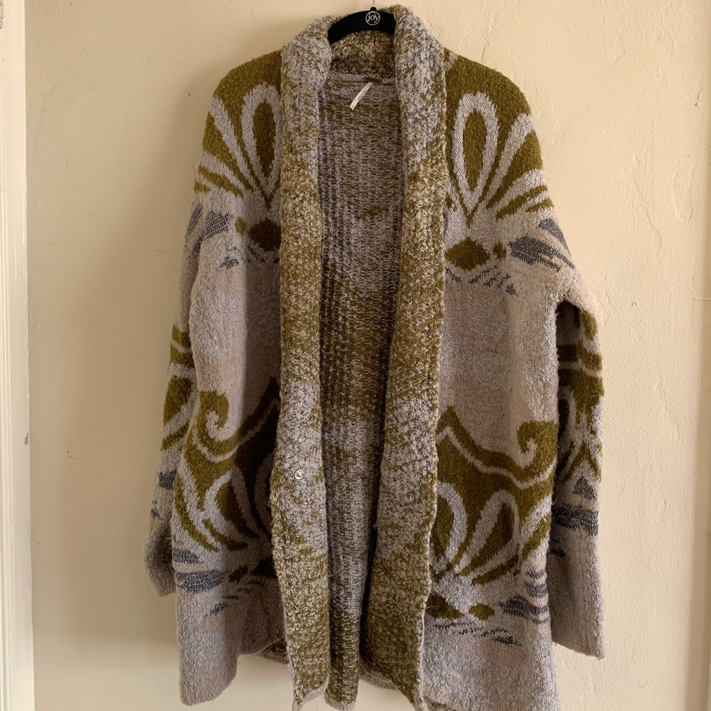 Beautiful and cozy Free People sweater